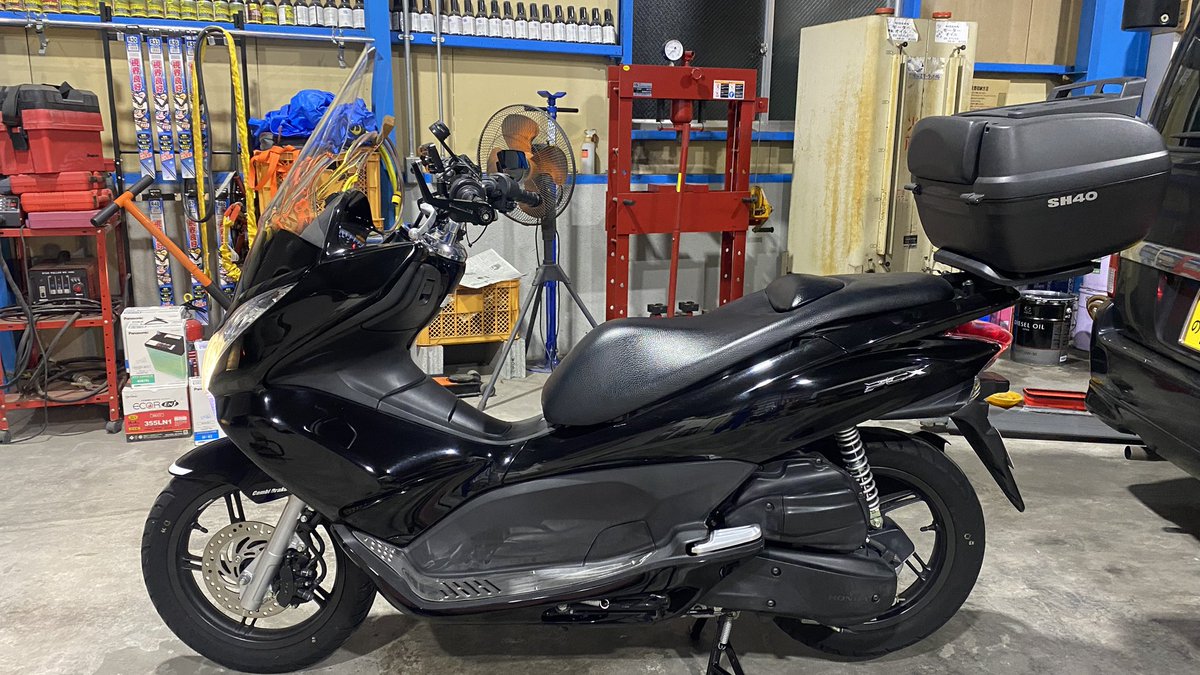 hayashi_motors's tweet photo. ホンダ JF28 PCX
エンジンオイル交換
ホンダのエンジンオイルE1は無くなって
スクーターって名前のオイルに替わっているね。
SOD-1 Plusも使用する。
#筑後車輌基地
#bdsオークション
#バイク販売
#pcx
#jf28
#sod1plus https://t.co/QnTAFsidRB