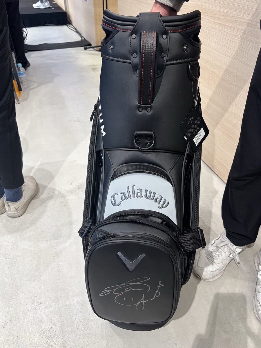 はや1月も終わりですが、1月は 西村優菜プロのサイン入りキャディ