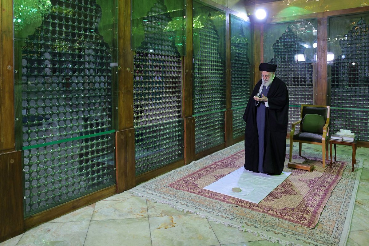 Mehdi_V313's tweet photo. او پیروز هر میدانی‌ اسـت
چون خدا پشتیبان اوست https://t.co/rSd9JnQZ9s