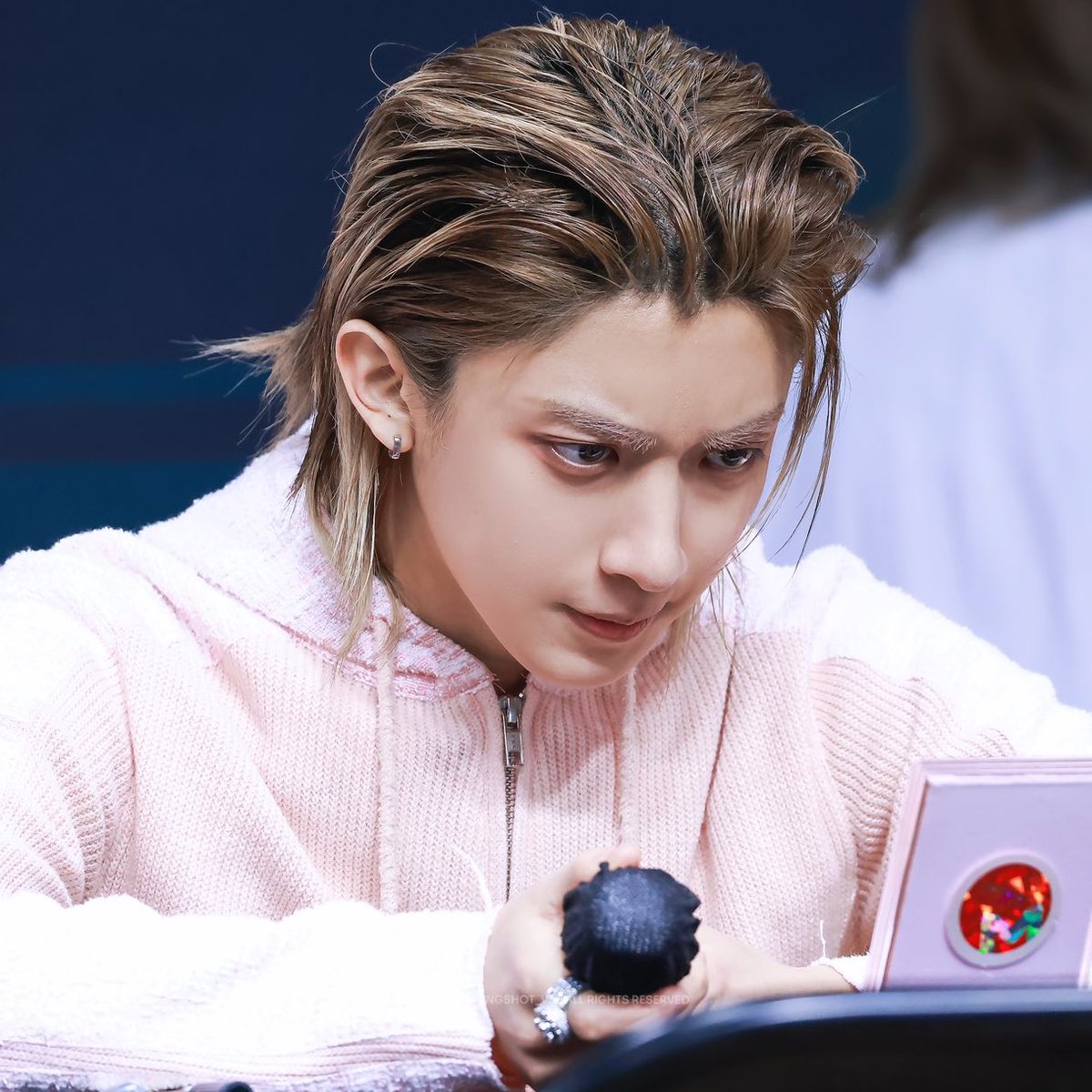 LNGSHOT ウジン 260131 Makestar fansign #롱샷 #우진 naur he looks so good in pink