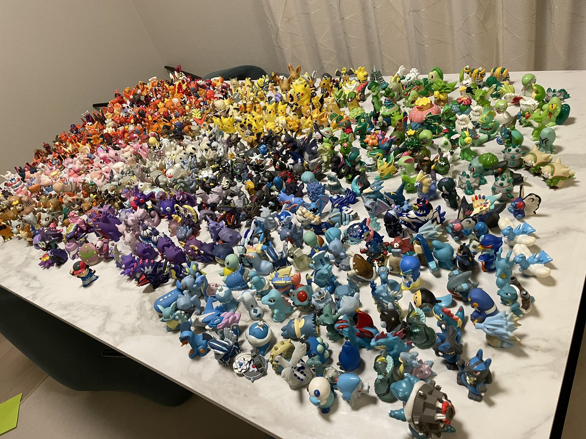 我が家のポケモンキッズ全部並べてみた〜☺️ 子供達の案で色別に