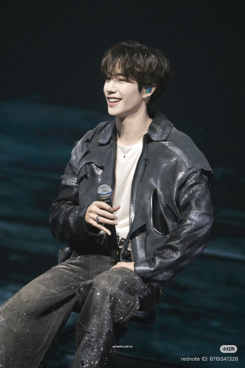 Beliaveinlove's tweet photo. ลุควันนี่พี่กะเอาให้ตายเลย 😭

#MarkTuanTheShapeOfYou_Chengdu #Marktuan https://t.co/IagHWFg96f