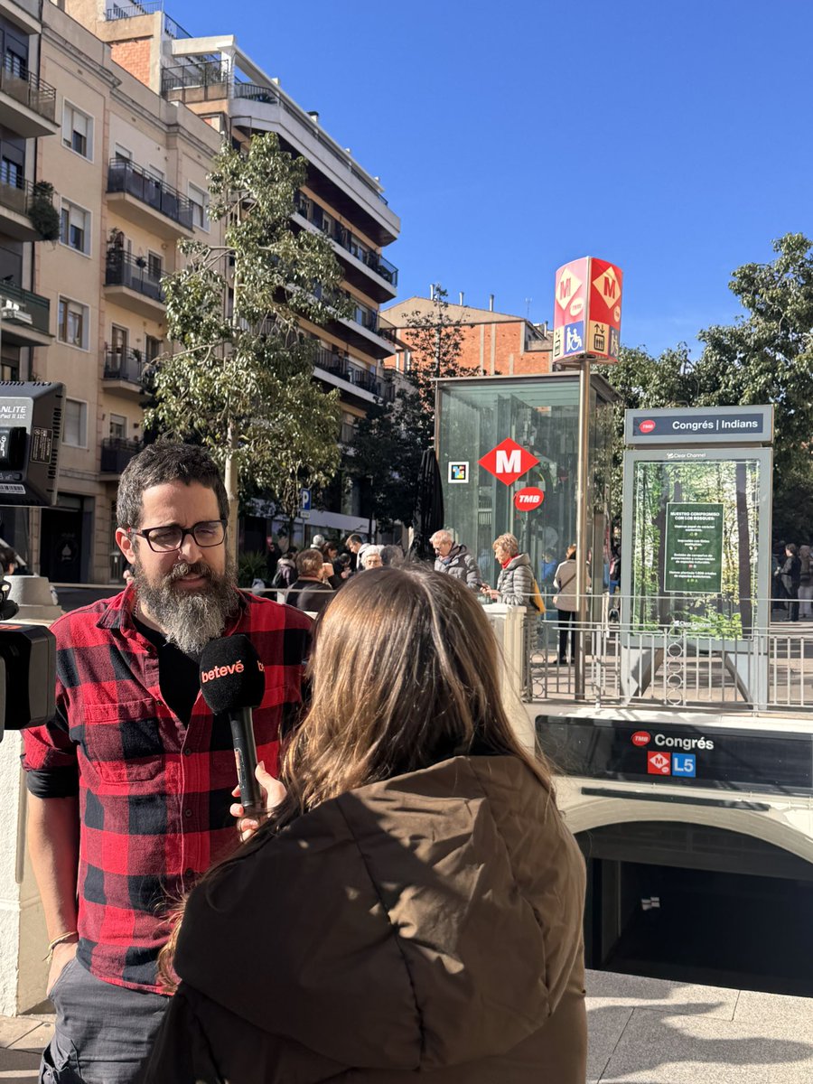 sapoconcho's tweet photo. Petita i, molt simplificada, cronologia d’una lluita veïnal:
✅ 2006 Canvi de nom del barri del Congrés a Congrés Indians
✅ 10/2012 Aprovació #PleSantAndreu canvi nom de la parada de metro a Congrés Indians
✅ 1/2026 Acte simbòlic de canvi del rotul exterior de la parada https://t.co/ZhMJhf7jYg