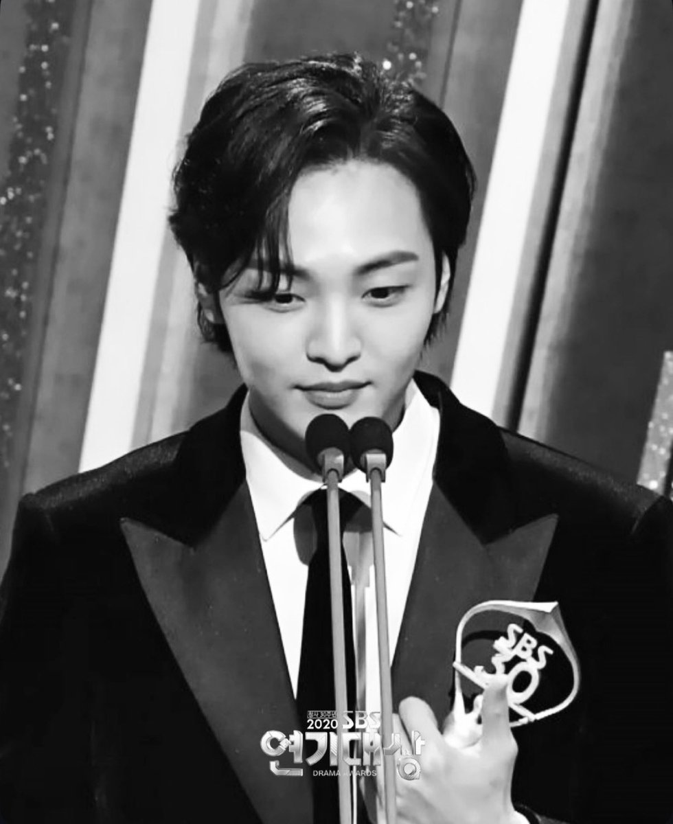 KIMMINJAE_real's tweet photo. 찐왕자님같이 등장했던 2020년 연예대상 #배우김민재 #kimminjae #realbe #김민재 https://t.co/RsEvuxdEUp