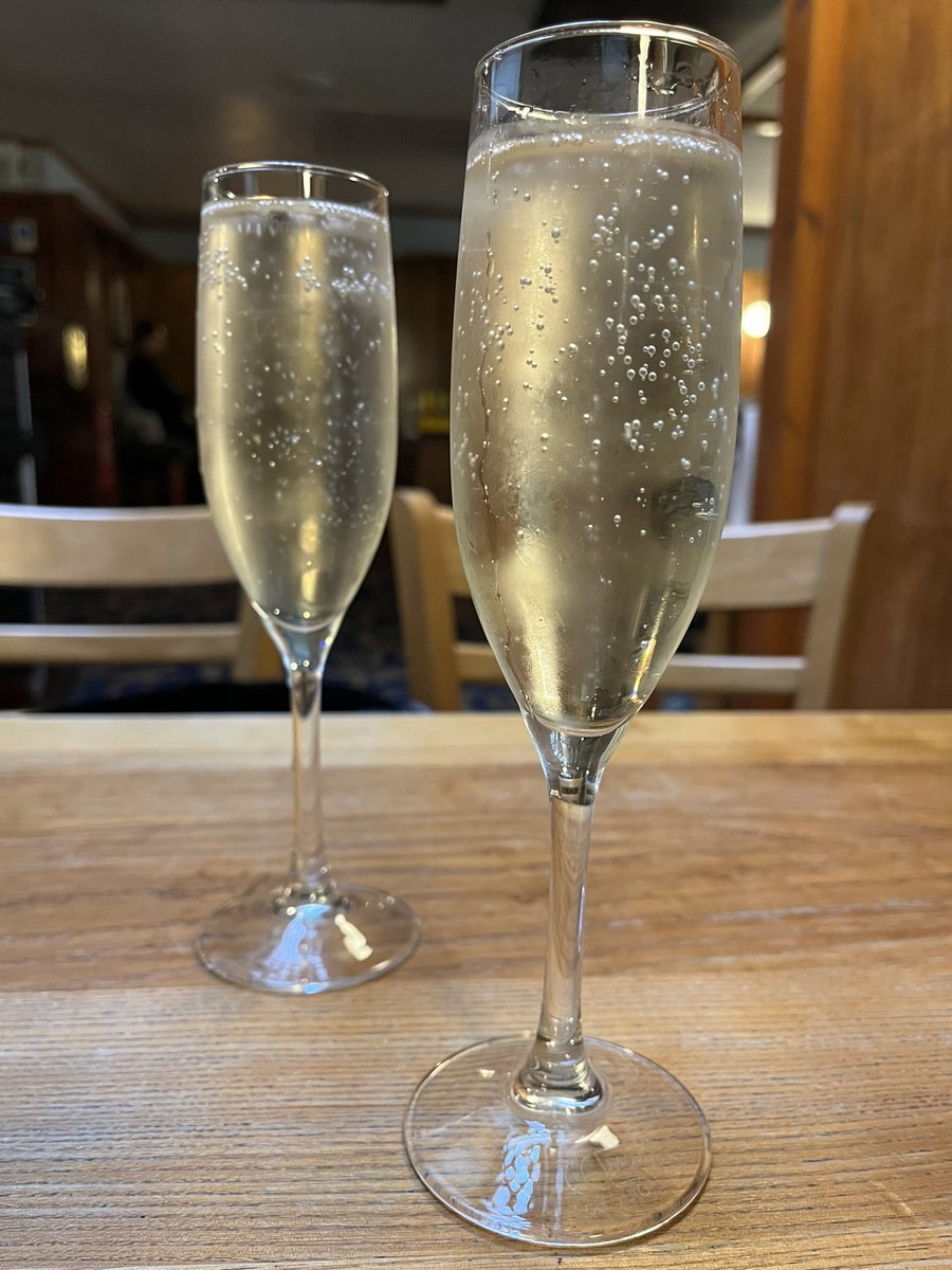 Yvonne 💙 tweet media