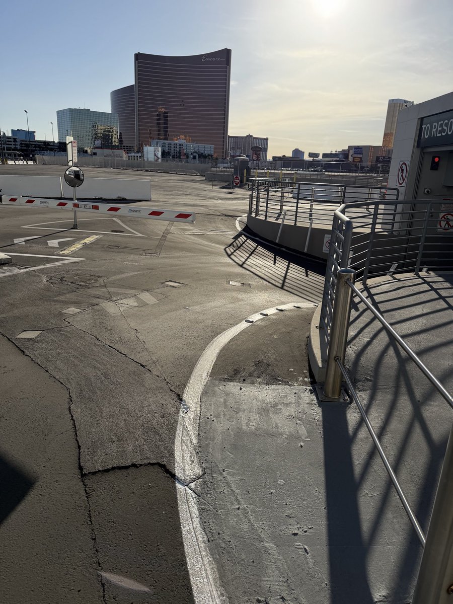development20's tweet photo. 4. @elonmusk Gates to enter the tunnel are installed in a way, that will not stop somebody with bad intentions to enter the tunnel. Eg. a pedestrian, someone on a electric scooty can easily enter the tunnel from the side of this gate or just scoot under it. @boringcompany @lvcc https://t.co/kvXckYZQdU