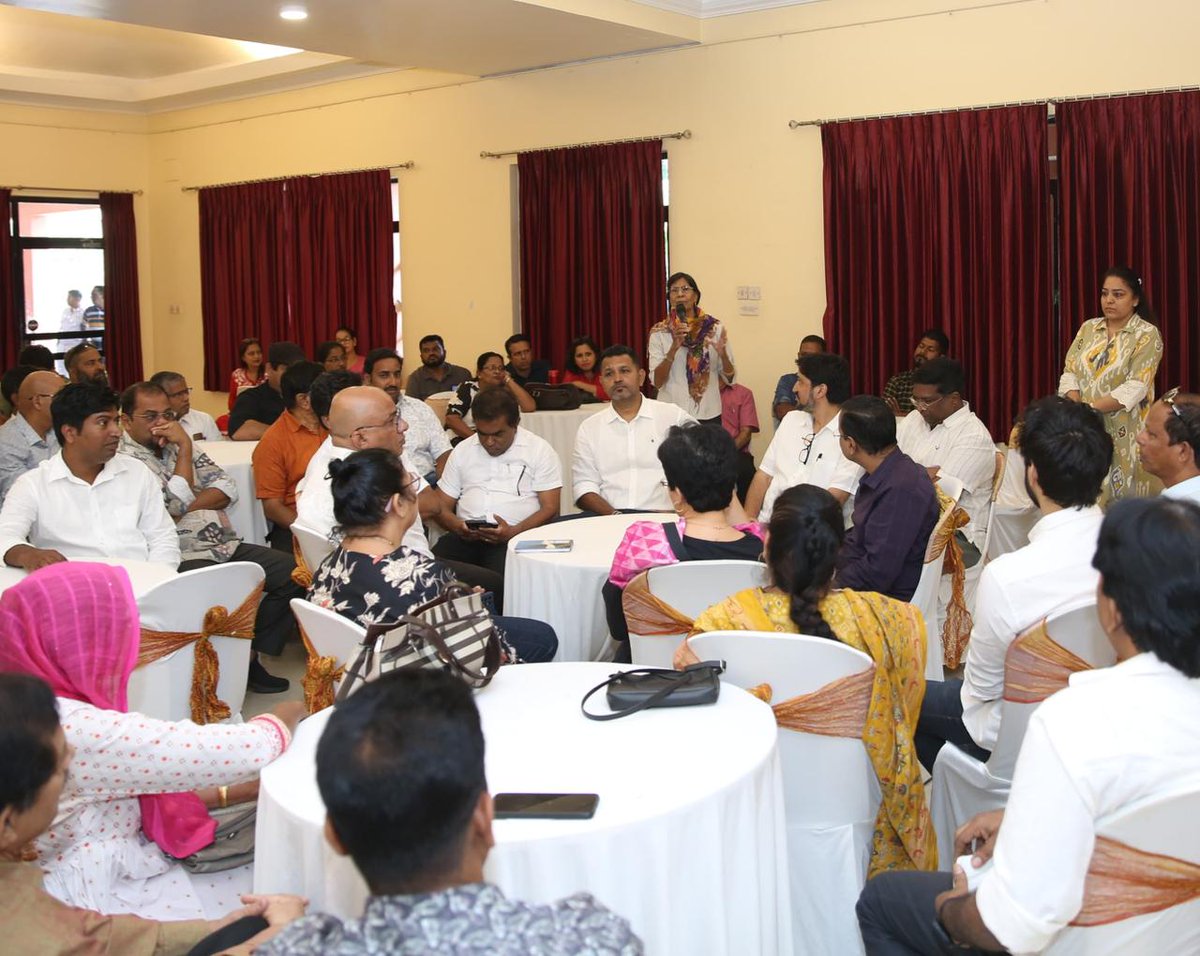 ArvindKejriwal's tweet image. Had a lunch meeting today with the Aam Aadmi Party Goa State Committee and held detailed discussions on strengthening the organisation in the state.

The people of Goa want an honest alternative and people centric politics. Together with the people, we will work to fulfil Goa’s…