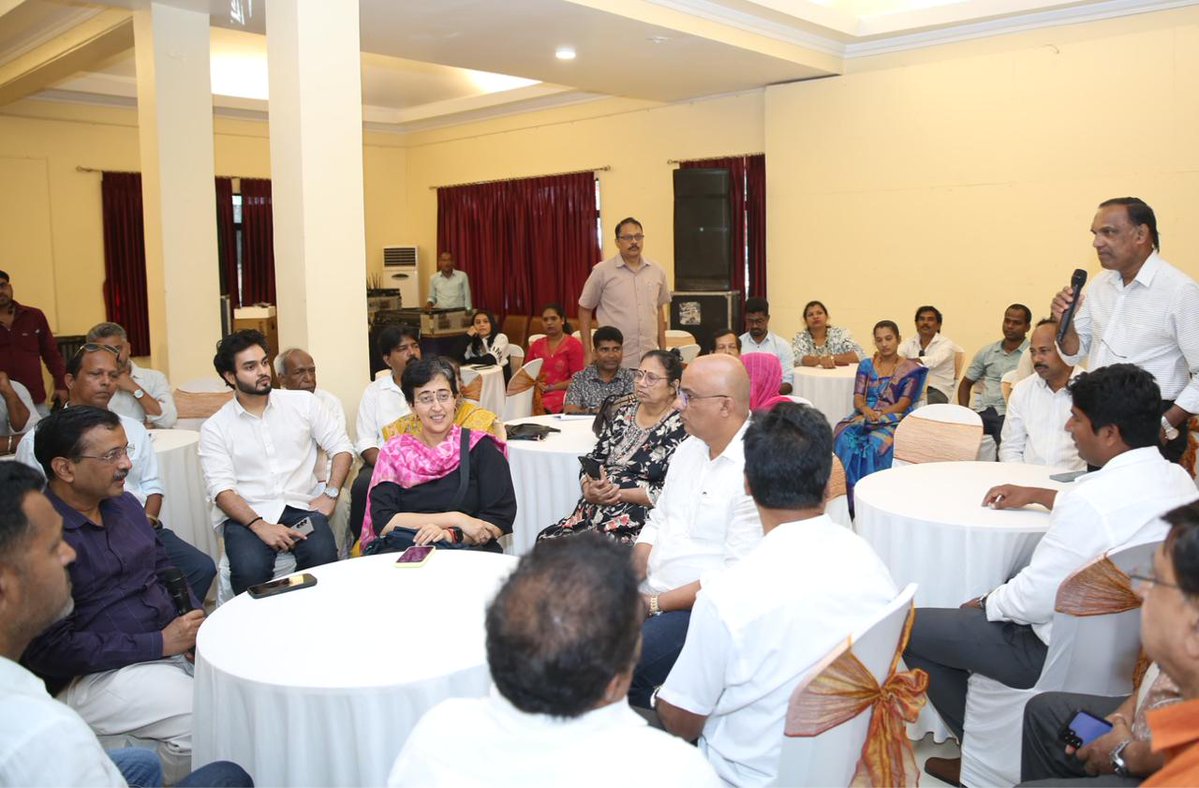 ArvindKejriwal's tweet image. Had a lunch meeting today with the Aam Aadmi Party Goa State Committee and held detailed discussions on strengthening the organisation in the state.

The people of Goa want an honest alternative and people centric politics. Together with the people, we will work to fulfil Goa’s…