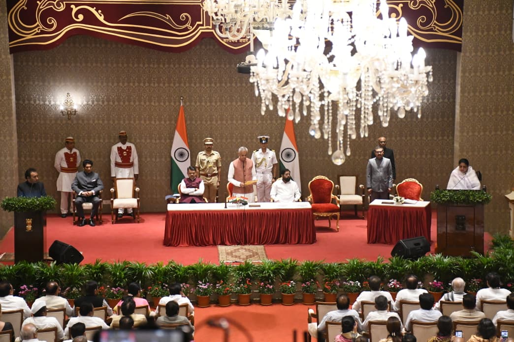 मा. राज्यपाल आचार्य देवव्रत जी, मा. मुख्यमंत्री देवेंद्र फडणवीस जी आणि मा. उपमुख्यमंत्री एकनाथ शिंदे जी यांच्या प्रमुख उपस्थितीत लोकभवन येथे आज मा. सुनेत्रा अजित पवार जी यांनी महाराष्ट्र राज्याच्या उपमुख्यमंत्री म्हणून शपथ घेतली. या शपथविधी सोहळ्याला उपस्थित राहिलो.