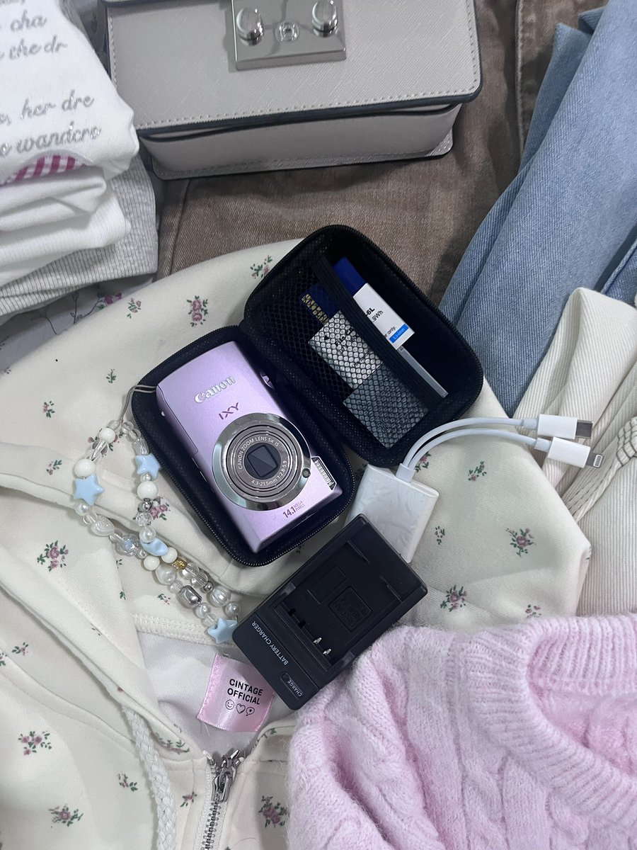 ส่งต่อเสื้อผ้ามือสองค้าบบ มีเยอะมาก stylist cintage duex vgh ⋆.𐙚 ̊. 
กล้อง cannon ixy 10s 📷 
กระเป๋าก็ปล่อยน้า ۶ৎ

ค่าส่ง 50 บาทเหมาๆ
รี+ฟอลลด10บาท
ลงวันอาทิตนี้ 19:30 น.

#ส่งต่อเสื้อผ้า #ส่งต่อเสื้อผ้ามือสอง #เสื้อผ้ามือสอง #กล้องดิจิตอล #ส่งต่อกระเป๋า