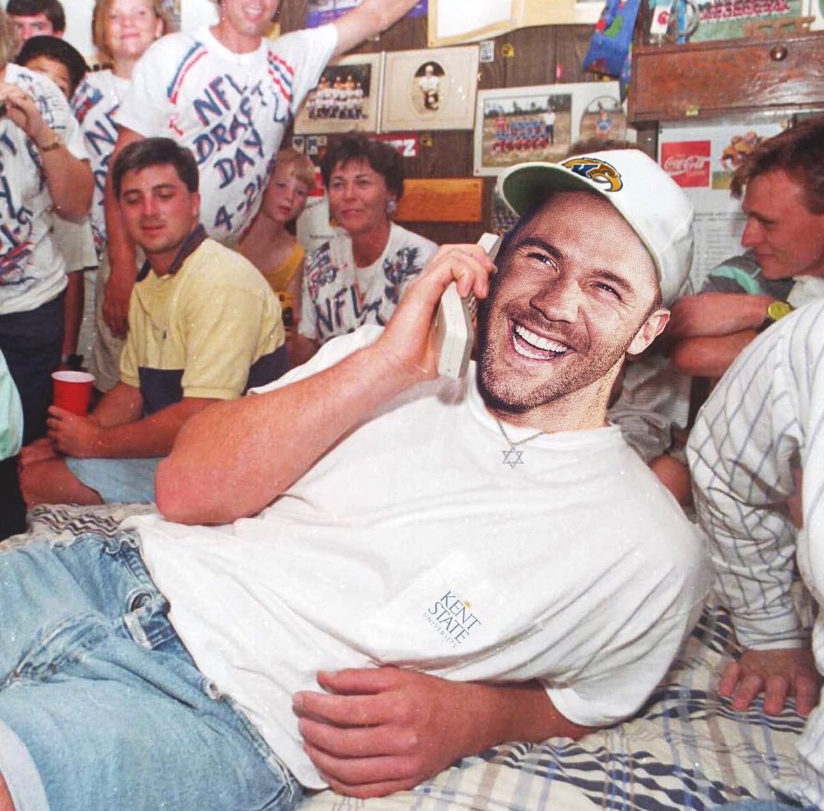 Day #100 tweeting a pic of <a href="/Edelman11/">Julian Edelman</a> until he comes back to see the boys and signs the tradition wall <a href="/KentStFootball/">Kent State Football</a> ⚡️🐿️