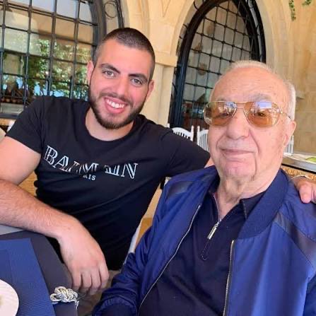 لازم كل شهر نشكر ميشال المر جونيور ،النايب الوحيد ل ما كذّب ، النايب ل صدق معنا 

حرفيا قال :
" ليش بدي اوعدكُن ب مشاريع و كلنا عارفين انو ما ح ينعملو "

و ما كذّب خبَر… صرلو ٣ سنين و نص ، مش ضارِب و لا ضربة (وما بيحضَر الجلسات) 

تحية الك ميشال ، بحبّك كتير ♥️