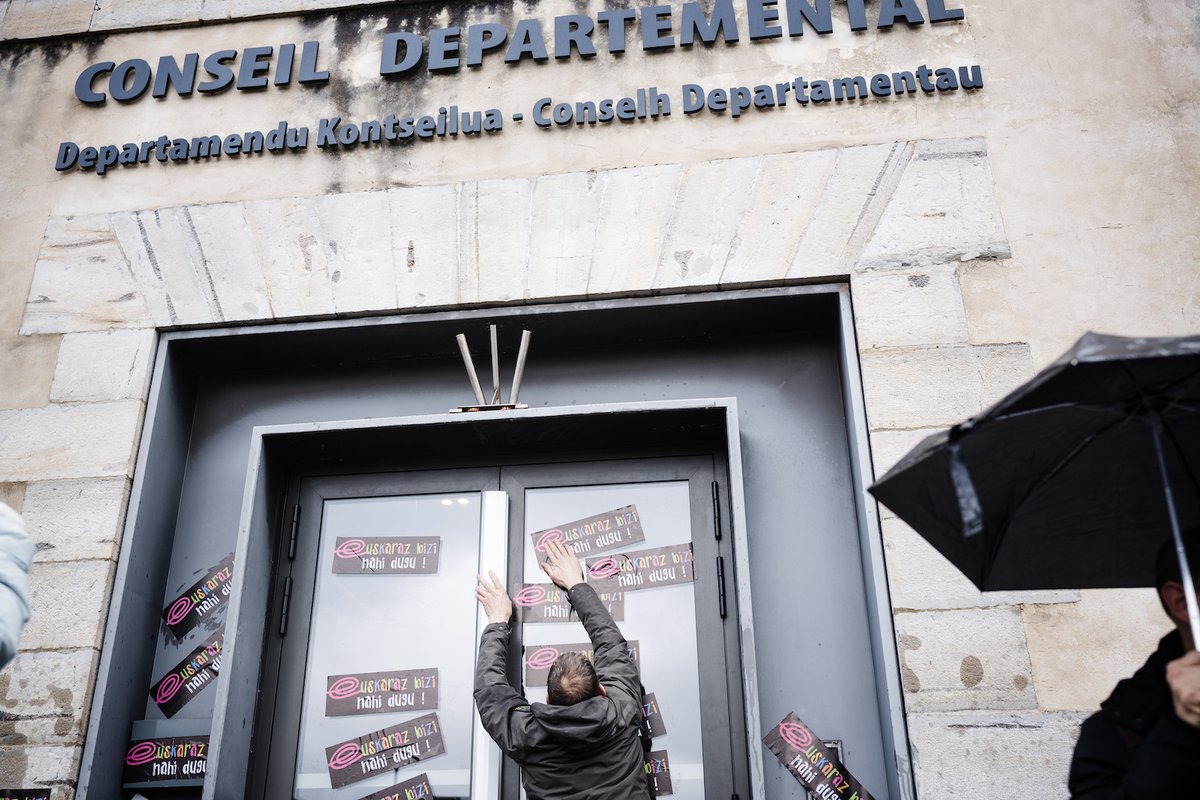 «Egiturazko» bazterketaren aurrean, euskaraz bizitzeko eskubidea aldarrikatu du EHEk Baionan 

naiz.eus/eu/info/notici…