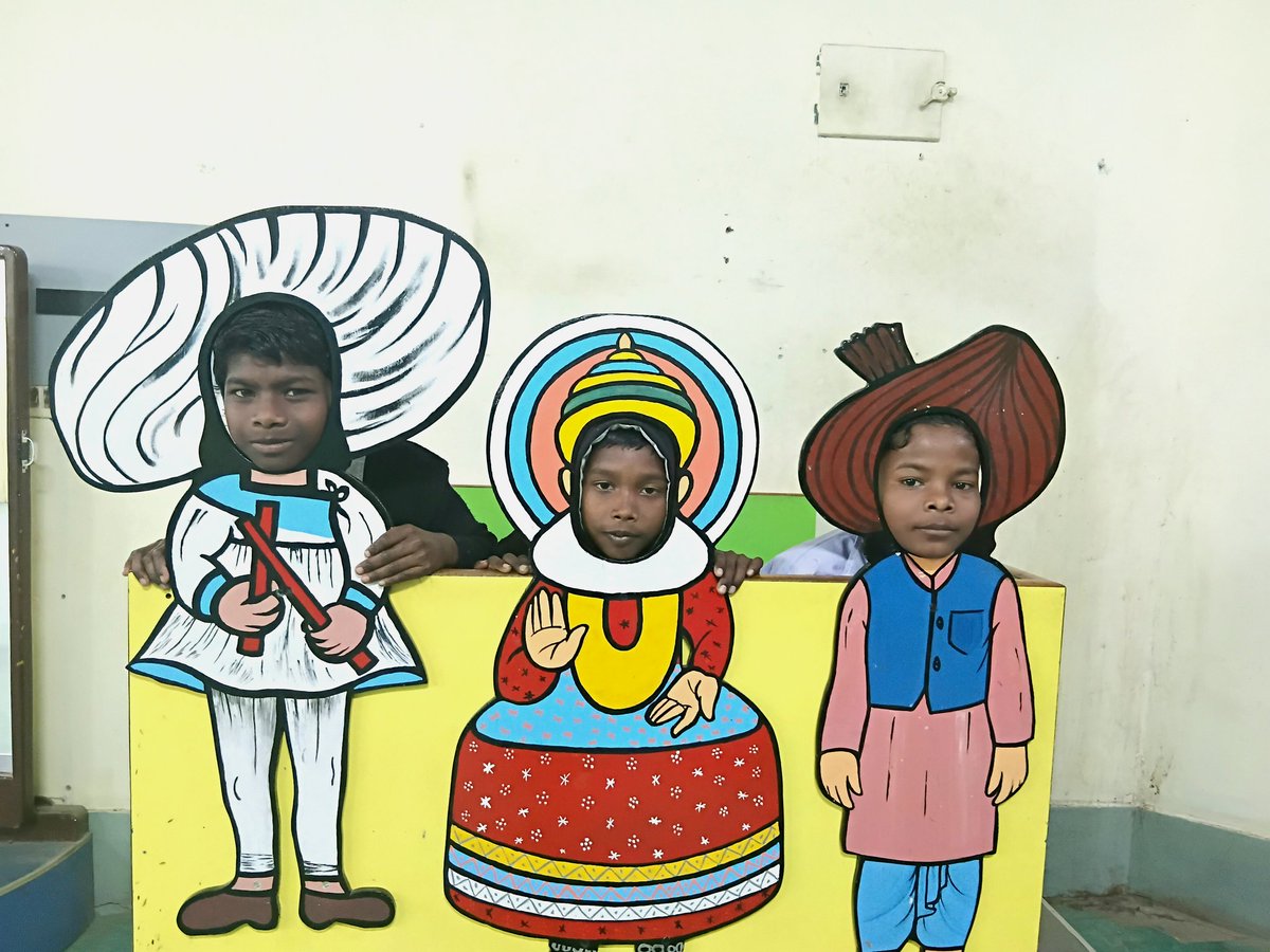 dscpurulia's tweet photo. আজ সেজা জুনিয়র হাই স্কুল, কাশীপুর–এর ছাত্রছাত্রীরা ডিস্ট্রিক্ট সায়েন্স সেন্টার, পুরুলিয়ায় পরিদর্শনে এসে বিভিন্ন প্রদর্শন পর্যবেক্ষণের মাধ্যমে বিজ্ঞানের নানা ধারণা সম্পর্কে বাস্তব অভিজ্ঞতা লাভ করে।
এই অভিজ্ঞতা শিক্ষার্থীদের মধ্যে বিশেষ আগ্রহ ও ইতিবাচক প্রতিক্রিয়া সৃষ্টি করে | https://t.co/2dO5JaUDcN