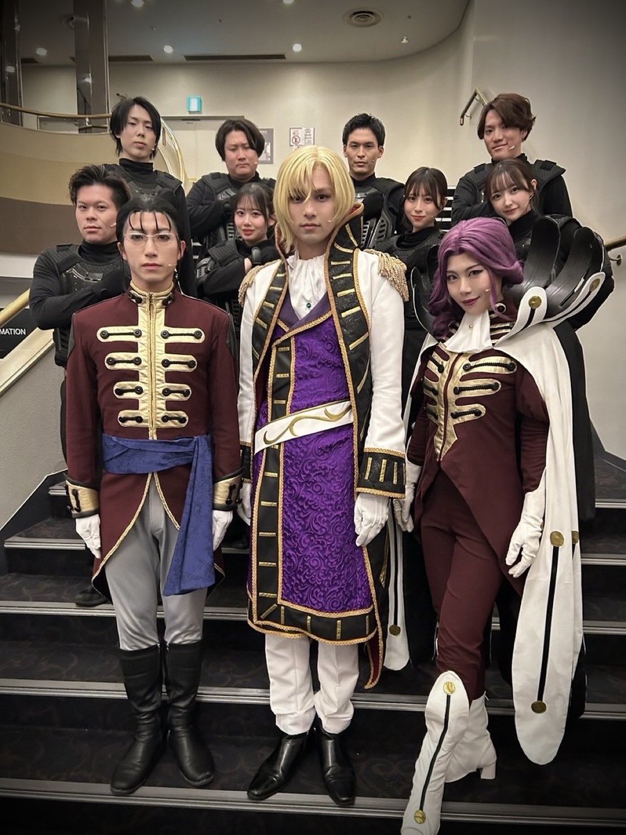 chihirookutani's tweet photo. #ギアミュ 東京公演3日目
ご観劇ありがとうございました。

いくつの役をそれぞれで演じているのか。
舞台上の世界ではもちろん見えていない世界でも駆け回る8人に支えられて今作に勢いと厚みを増してくれています。
最後のあのシーンではご観劇のお客様もその1人に。

ブリタニア帝国の皆々様と。
我が帝国に参加しますか？しませんか？
明日の千秋楽は増���するそうです。