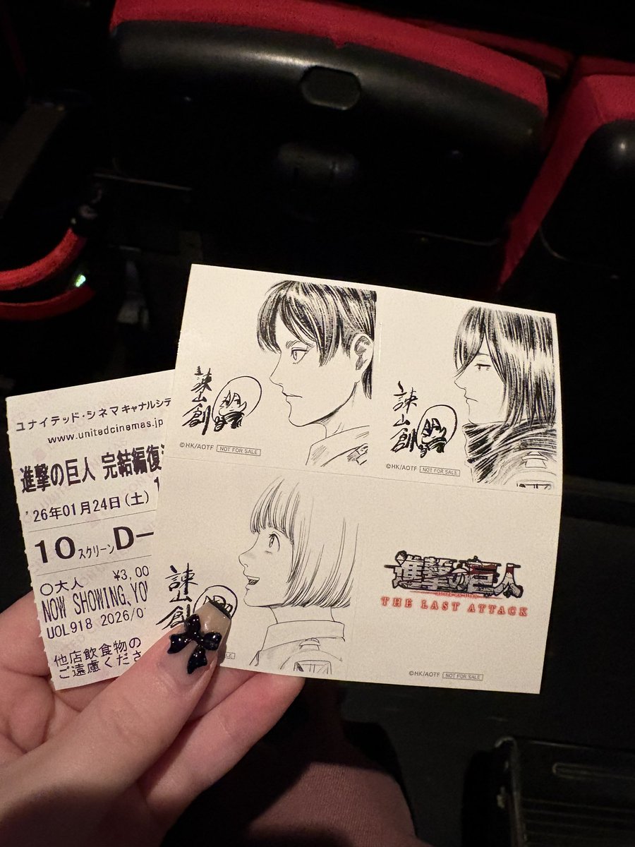 26akari_26's tweet photo. #進撃の巨人復活上映

数週間前に急にハマってアニメ全話見て、満を持して4dxを見に行きました✨
最近4dxを見る機会が多いけど、その中でも一番4dxを感じたと思います、揺れすぎだし水めっちゃかかるし😂

ハンジさんが大好きなのですが、ハンジさんのシーンで大号泣してしまいましたもう一度見たい😭 https://t.co/9OZpxX5DSg