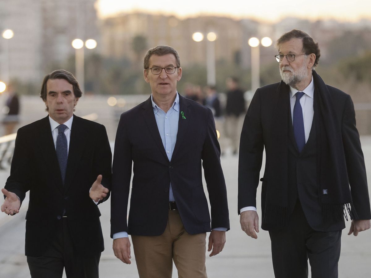 José María Aznar en los archivos de Epstein por recibir dos envíos dudosos.
Alberto Núñez Feijoo con un Narco veraneando.
Y los Jueces sin saber quién es M.Rajoy.
Menos mal que la Prensa de España informa de todo esto en sus portadas.