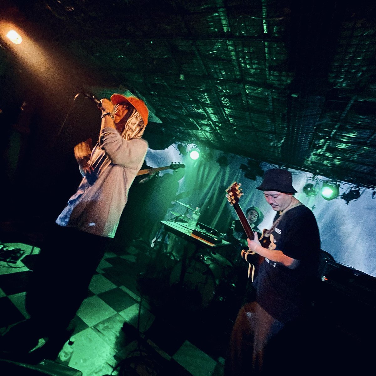 昨夜のFAKE DUB BANDのイベント "瞬"は、とにかくサイコーでしたわ。
よく知ったバンドも、初めて観るパフォーマーも、すべてが心地よかった。
気概を感じるパーティーでした。
何より、大阪よりも家が近いのがものすごい安心感でしたw

#criticalthinking
#アシスタンツ
#Zachoo
#FAKEDUBBAND
#瞬