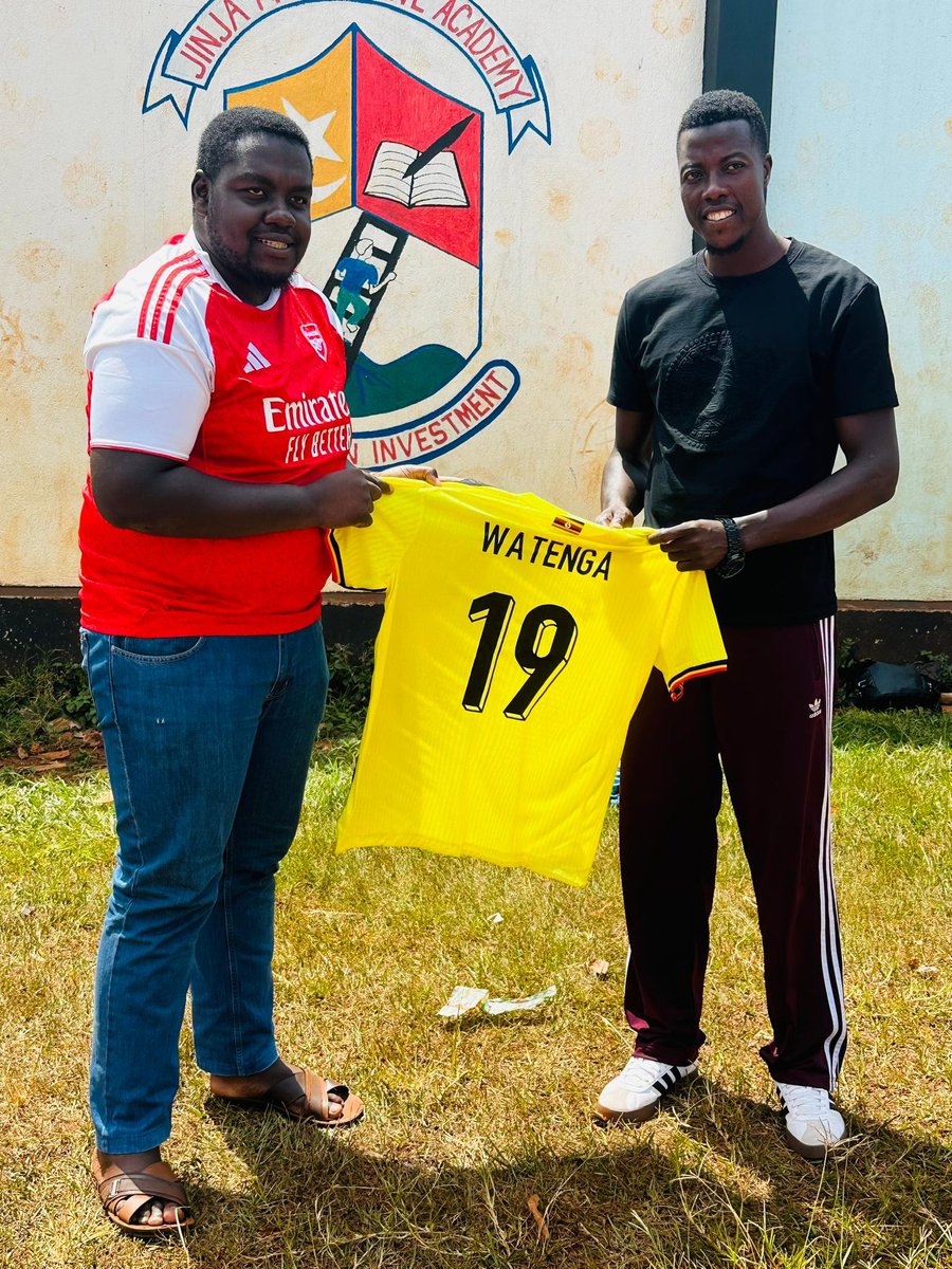 Today, Uganda cranes shot stopper ISIMA WATENGA paid a courtesy visit and watched the training sessions, motivated the boys and encouraged them to push hard! The Ceo received a souvenir(jersey) on behalf of the Executive Director. Thank you Isima!