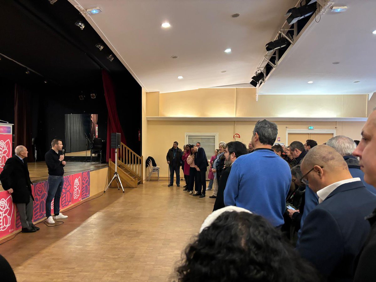 jokienzlen's tweet photo. Merci aux camarades du @PSValdeMarne pour leur présence aux vœux de notre Fédération. Motivés pour les prochaines échéances municipales. ✊🏻🌷 @partisocialiste https://t.co/WW8T51COS5