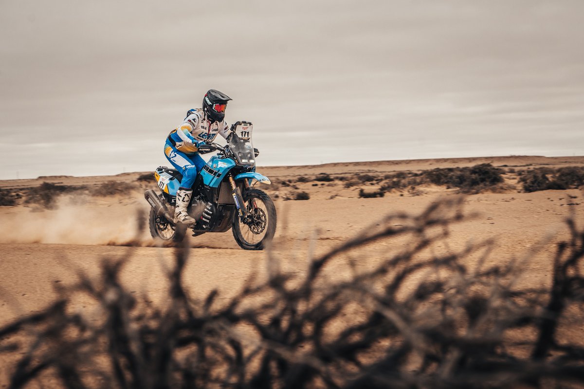 yamaharacingcom's tweet image. Kevin Gallas stormed to victory on Stage 5 at the Africa Eco Race, his first #AER stage win at the event in his debut at the rally 🥇

Alessandro Botturi began his fightback by finishing the special in P4, while his teammate Gautier Paulin was P9 💪

Catch up on all the Stage 5