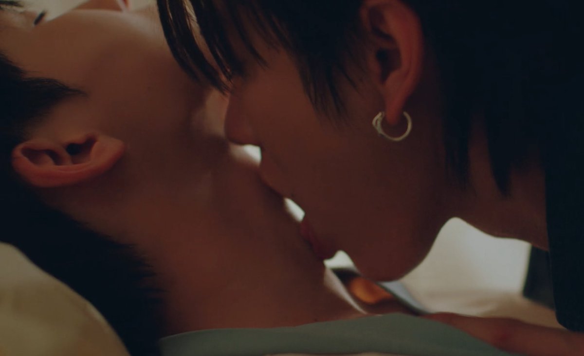 cheolhanglazer's tweet photo. I THOUGHT THIS WAS MINGHAO AT FIRST GLANCE https://t.co/gsbA1XIfWv