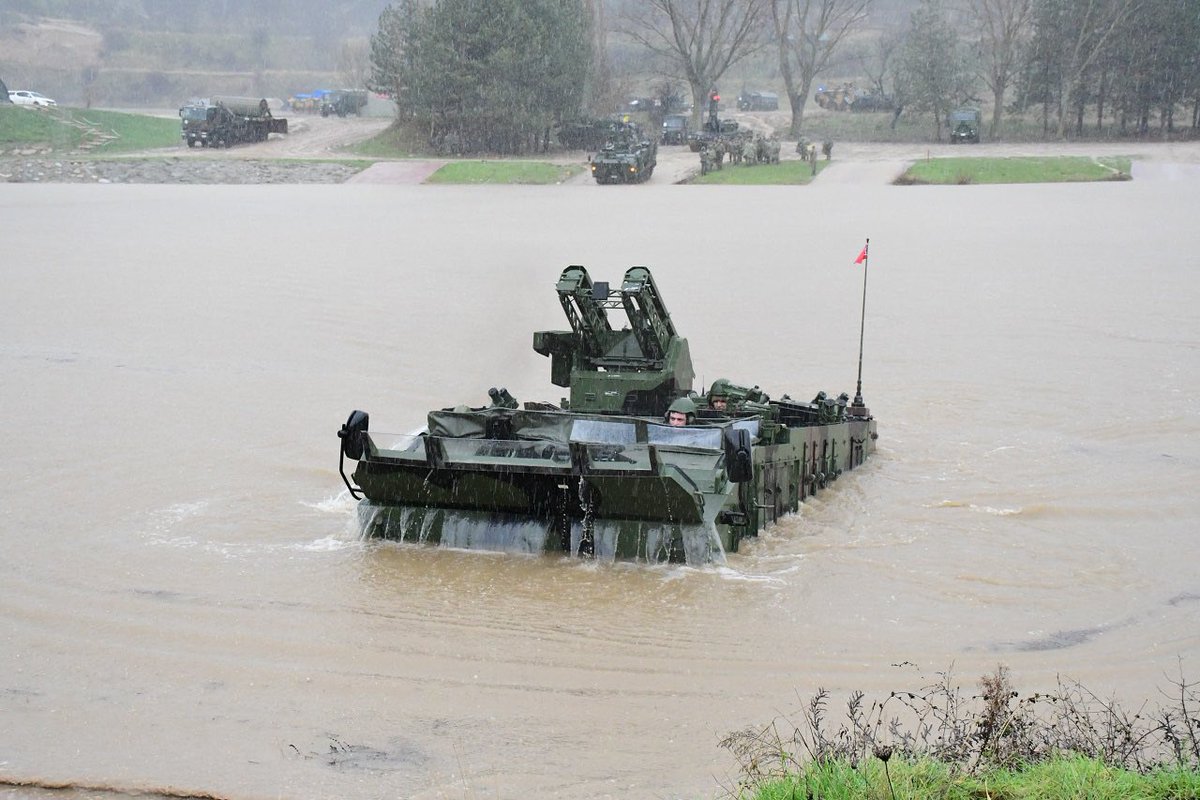 TSK_Bilgi_Notu's tweet photo. 📍Pınarhisar/Kırklareli

66’ncı Mekanize Piyade Tugay Komutanlığımızca, Orgeneral Muhittin Önür Göleti’nde “Durgun Sulardan Geçiş Eğitimi” icra edildi.

#MillîSavunmaBakanlığı https://t.co/nhZS45JGDG