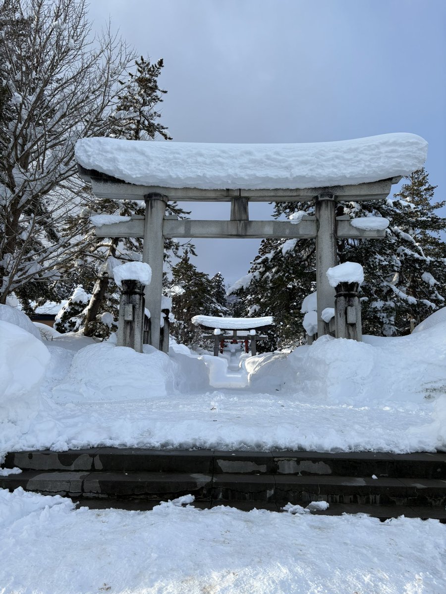 motsuke8141's tweet photo. 今日はパワースポットに行ってきました♪ 岩木山神社にてパワーをもらいました⛩️ https://t.co/HzzKbaj33p