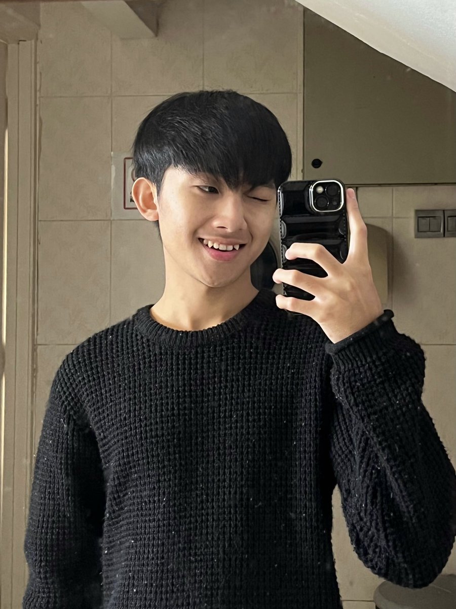 mxdeen_'s tweet image. korang ni, jangan lah gaduh". Happy" jee hihi