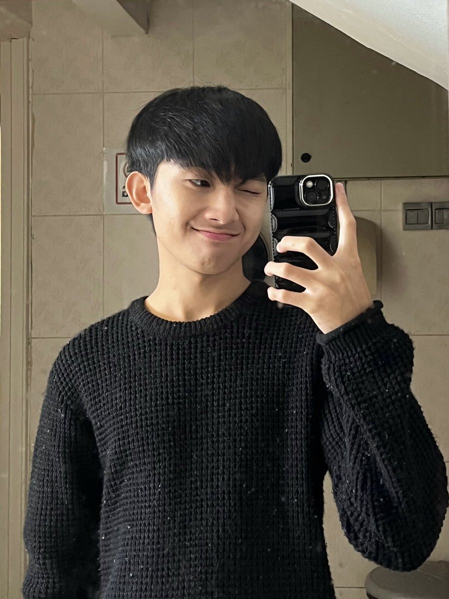 mxdeen_'s tweet image. korang ni, jangan lah gaduh". Happy" jee hihi