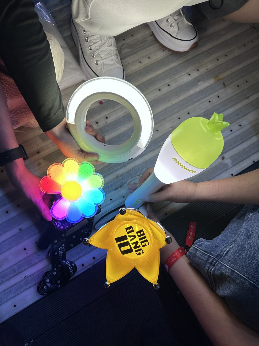 #KSPARKMALAYSIA #HWASA #ITZY #GDRAGON 

All fans united 🫶🏻 this is Malaysia 🤣 tiber