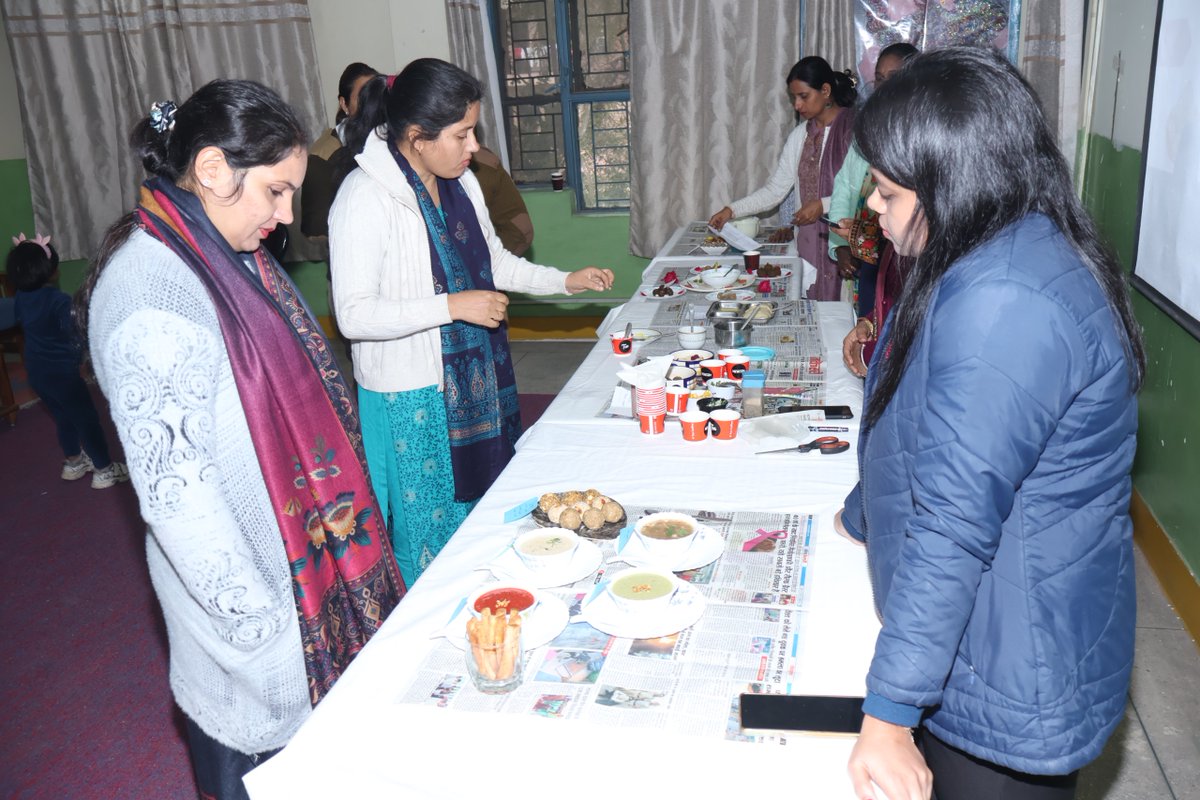 RCWA5SIGNALCHD's tweet photo. A demonstration of winter nutrition &amp; healthy soups and a lecture for parents &amp; Montessori school teachers on early-stage identification of intellectual disability in children.   @RCWA5SIGNALCHD https://t.co/dyCm71u42q