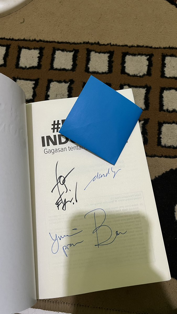 Satu kritik untuk buku ini,
Tidak dapat penanda bacaan doang jadi saya harus bergelut kembali dengan kertas origamiku untuk membuat tanda bacaan sendiri 😅🙏🏻
<a href="/Dandhy_Laksono/">Dandhy Laksono</a>