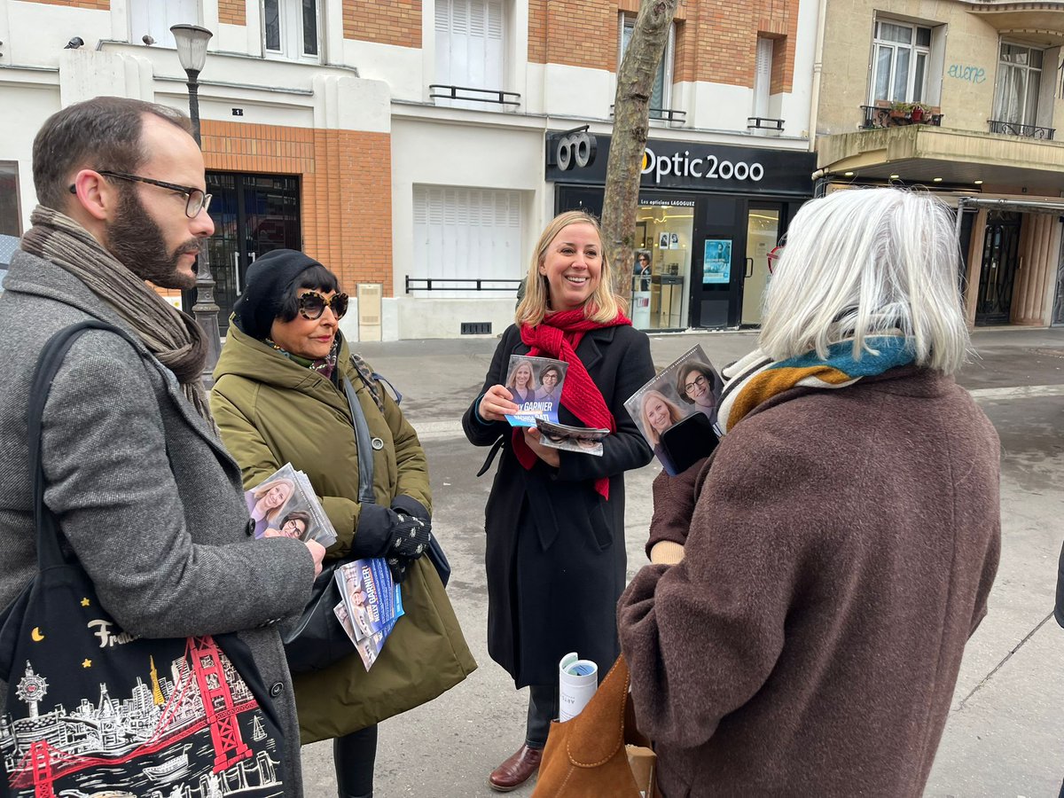 Encore une belle mobilisation ce matin autour de @⁨Nelly Garnier⁩ au marché du père Chaillet pour Changer le 11ème.
Les 15 et 22 mars on vote .
Les Parisiennes et les Parisiens choisiront directement leur Maire .
La fin de l'immobilisme c'est maintenant !!