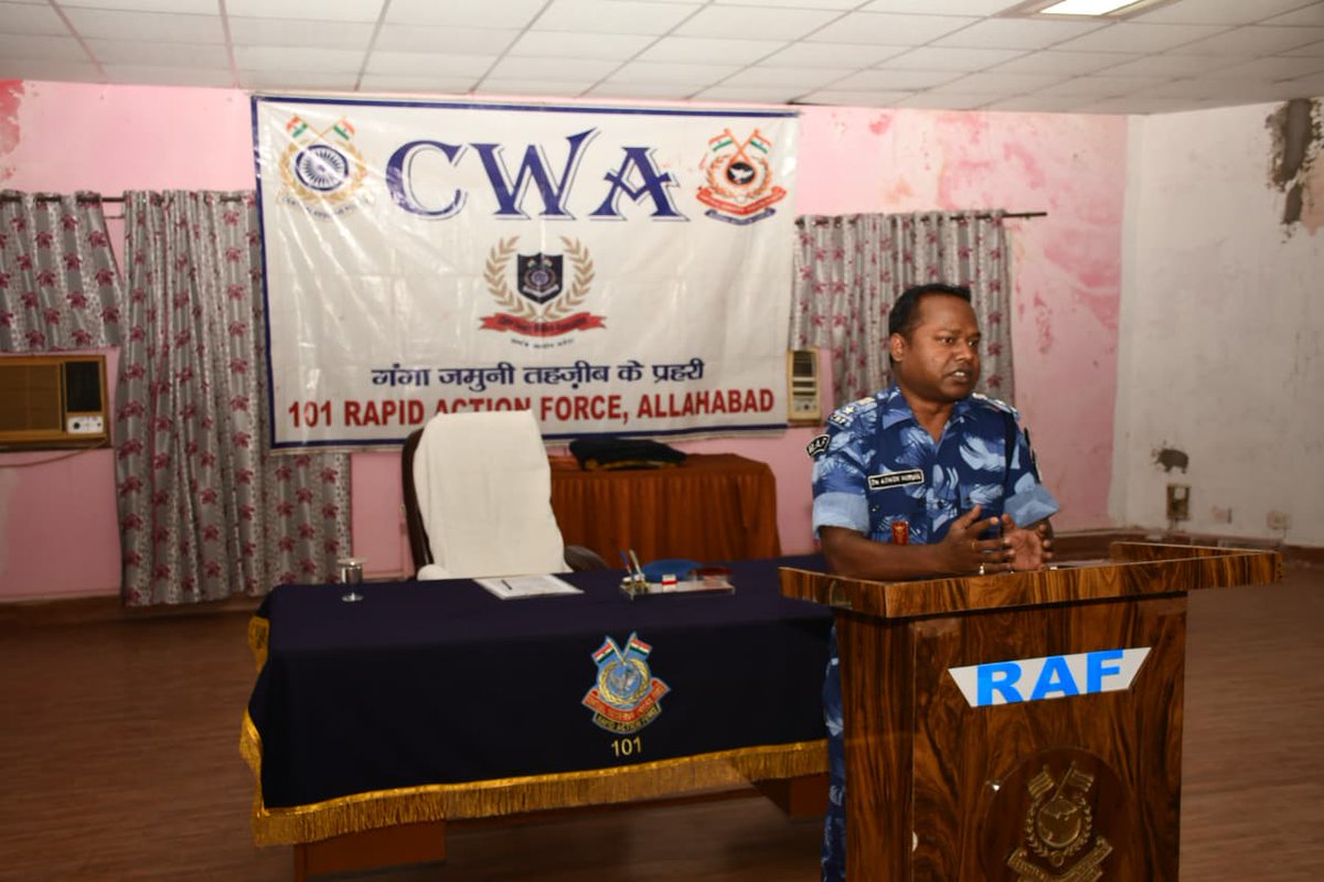 Rcwa101raf's tweet photo. #CRPF_CWA के Observation of Various Health Events के अंतर्गत #Geriatric_Care_of_Senior_Citizens विषय पर डॉ अशोक कुमार CMO 101RAF द्वारा जागरूकता कार्यक्रम आयोजित किया गया,जिसमें बुज़ुर्गों के शारीरिक-मानसिक स्वास्थ्य एवं सम्मानजनक देखभाल पर जानकारी साझा की गई।
#SeniorCitizenCare https://t.co/alHW0yUV28
