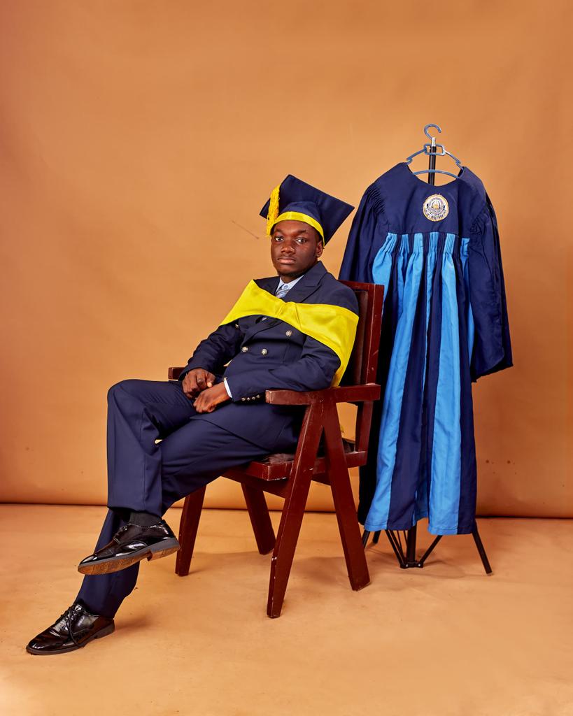 Oluwa_pelumi6's tweet photo. Reintroducing: OLANIYAN Oluwapelumi Enoch 

BSc. Statistics - First class honours  (4.61/5.00)

Best graduating student, Department of Statistics'25 

Started with 3.29 + carryover in Sta101

Simplified Statistics to hundreds of undergraduate students 
Congratulations to me 🥳❤️ https://t.co/6y4SoP65tT