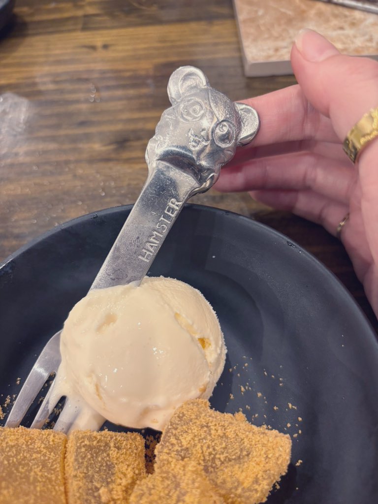 1caaa's tweet image. 安安でデザートを頼むと会えるパチ太郎スプーンorフォークからしか得られない栄養がある…◎
HAMSTER