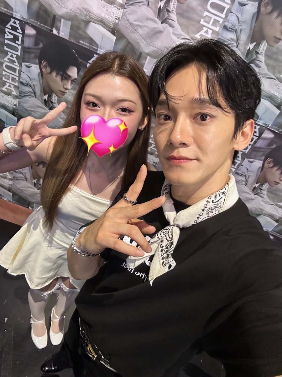JONGDAE WAS SO HANDSOME, BEAUTIFUL, GORGEOUS, AND KIND 😭🤍 he made sure to thank every fans in english after taking a picture with us 🥹

#ArcadiaJAKARTA
#CHEN_ArcadiaTour