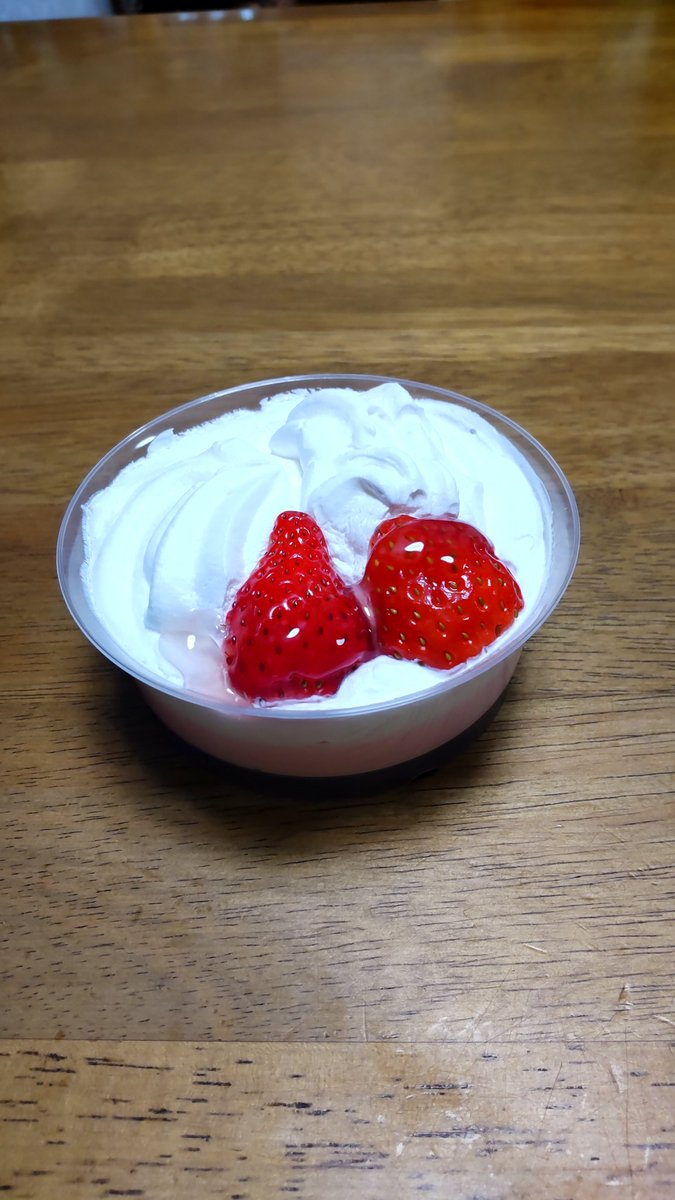 s_shigemi's tweet photo. 黒子君おめでとう！！
ケーキ屋のケーキじゃないけどもせめて！ https://t.co/D6Hy6jStKe