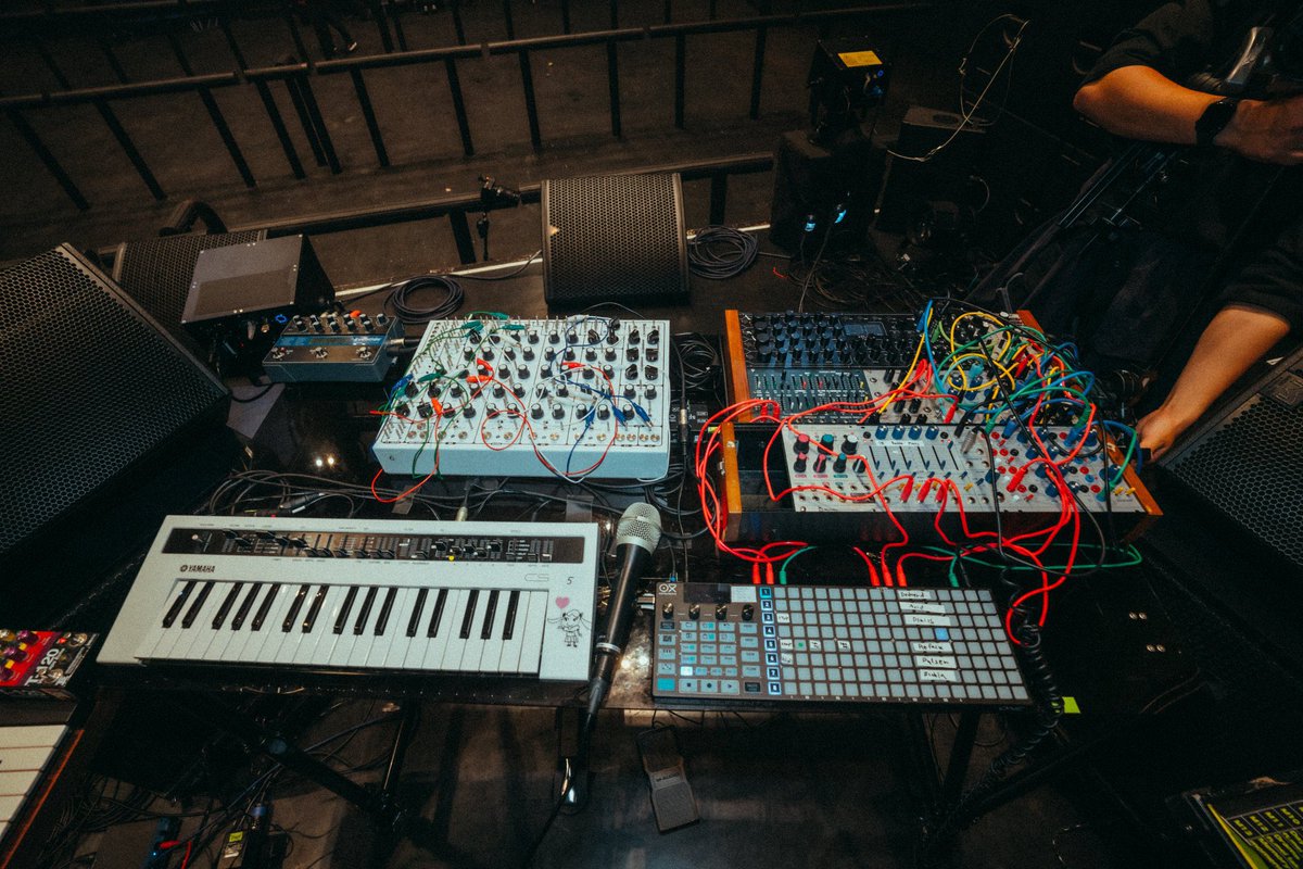 pasoconongaku's tweet photo. このタイミングでワンマンでの機材紹介です～！

PMC 10th Anniversary One man Live at Zepp Shinjuku  

Equipment✍️

AKAI Professional / MPC Live II
AlphaTheta / RMX-IGNITE
Apple / MacBook Pro
Chase Bliss Audio / Mood II
Disaster Area Designs / MIDI Baby Gen4
MXR / M169 Carbon Copy Analog Delay
Nektor / MIDIFLEX4
Pioneer DJ / DJM-V10
RME / Fireface UCX ×2
Roland / TR-8S
YAMAHA / reface CS
--------------
Black Corporation / Deckard's Voice
Demedash Effects / T-120
Enjoy Electronics / The Godfather
Eventide / TimeFactor
KORG / MS-10
OXI Instruments / OXI ONE MKII
SOMA laboratory / PULSAR-23
Tiptop Audio / Eurorack 200 series
YAMAHA / reface CS・SK20
and more
--------------
Performing Set Design : Rinna Shimizu