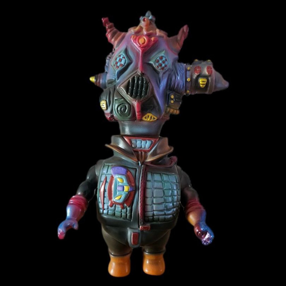 newsレコード　鳥　ソフビ SKARNZの新作ソフビ 【 Twin Commander 】近日発売予定です。