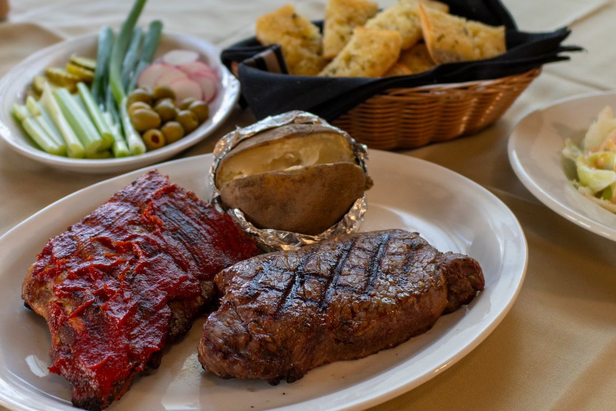 bistro_on's tweet photo. Good Saturday morning from The Bistro/SternsDeli and The SteakPit. Wishing all of you a good day, even if it is still freezing outside! Stay warm and when the hunger starts, simply Take Us Home! #Wingsnthings #RibsnSteak  #Deli #Pickup #OnlineDelivery #UberEats #TakeUsHome https://t.co/zrduiFcwfF