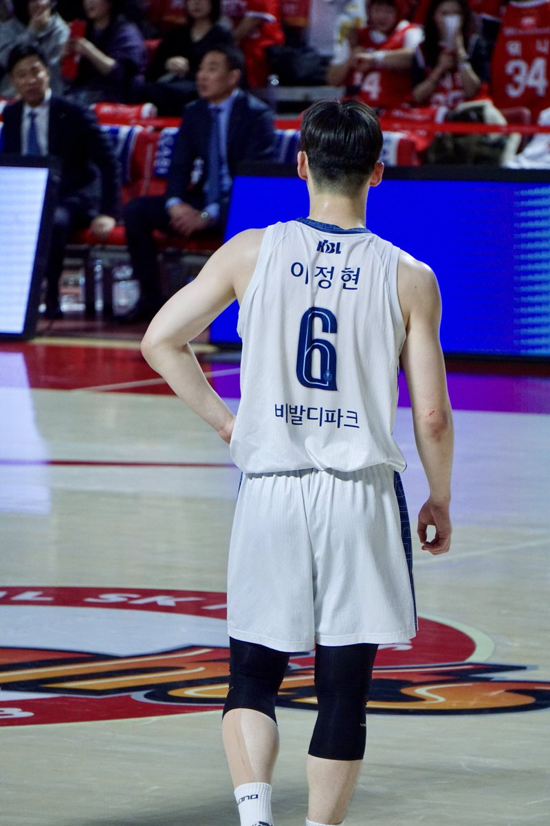 종아리 테이핑은 보호색(?)이라
매번 사진 다시 보다가 오늘도 했었군! 하게됨