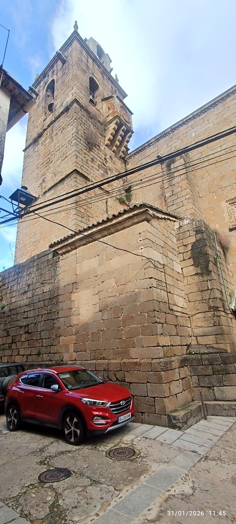 Os recomiendo una visita al bonito (precioso) pueblo de Gata, en la comarca de Sierra de Gata, prov. Cáceres.