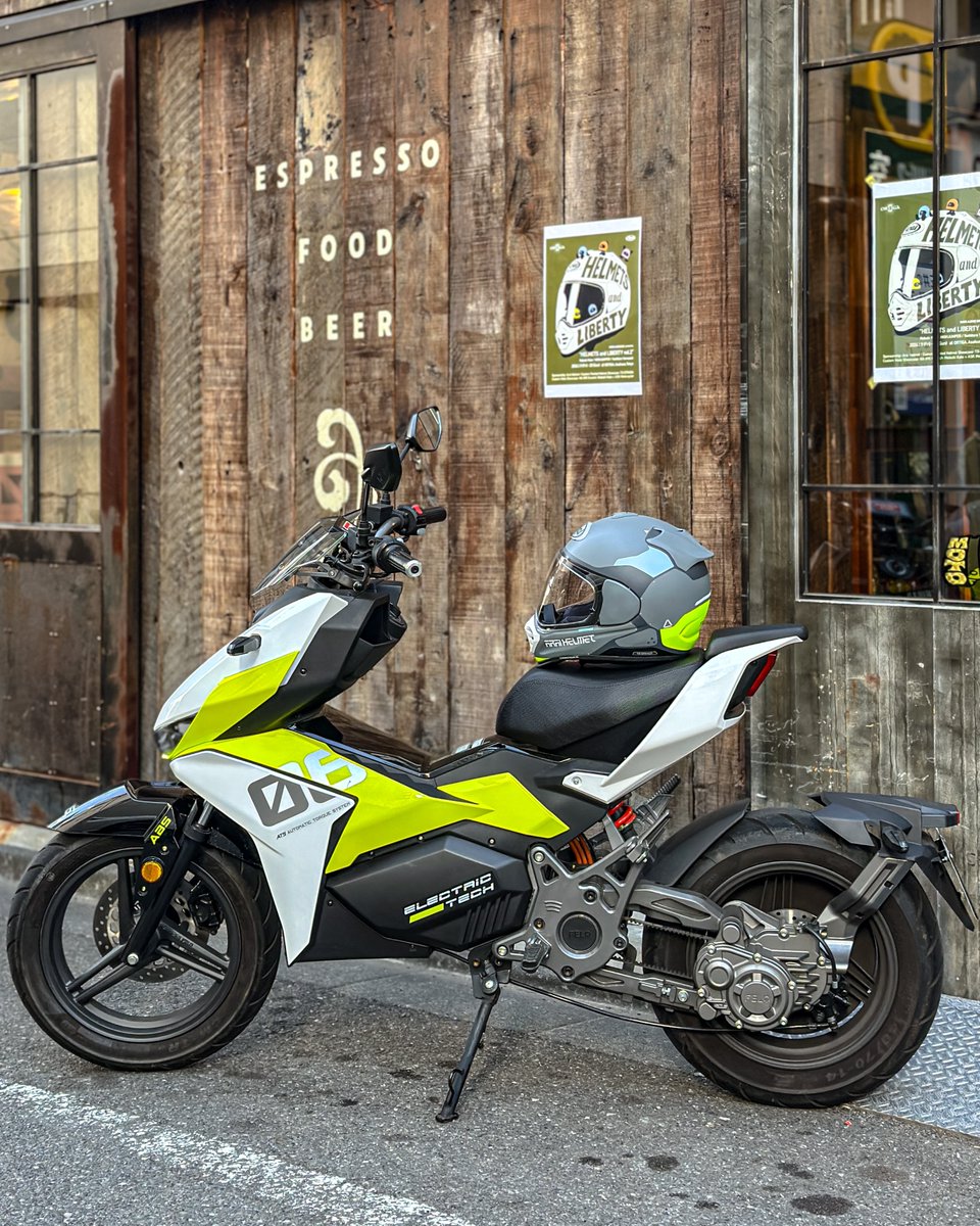 バイクとヘルメット ARAI Helmet TX-STRADA CYBER(仮) × FELO FW-06