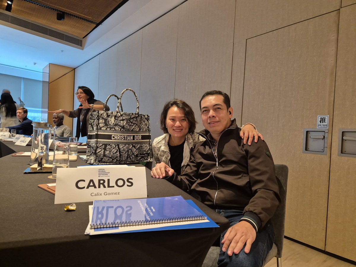 carlosgcalix's tweet photo. La motivación es gigante luego de presentar #GobaiVentures en #HongKong. La primera StartUp de #IA para la incidencia política y empresarial de #Centroamérica ante 28 líderes mundiales de alto impacto.

https://t.co/VhqnXLsmBE
https://t.co/7TcaizYnoN
@GustavoLeonGom1 https://t.co/Z4RQPwdogq