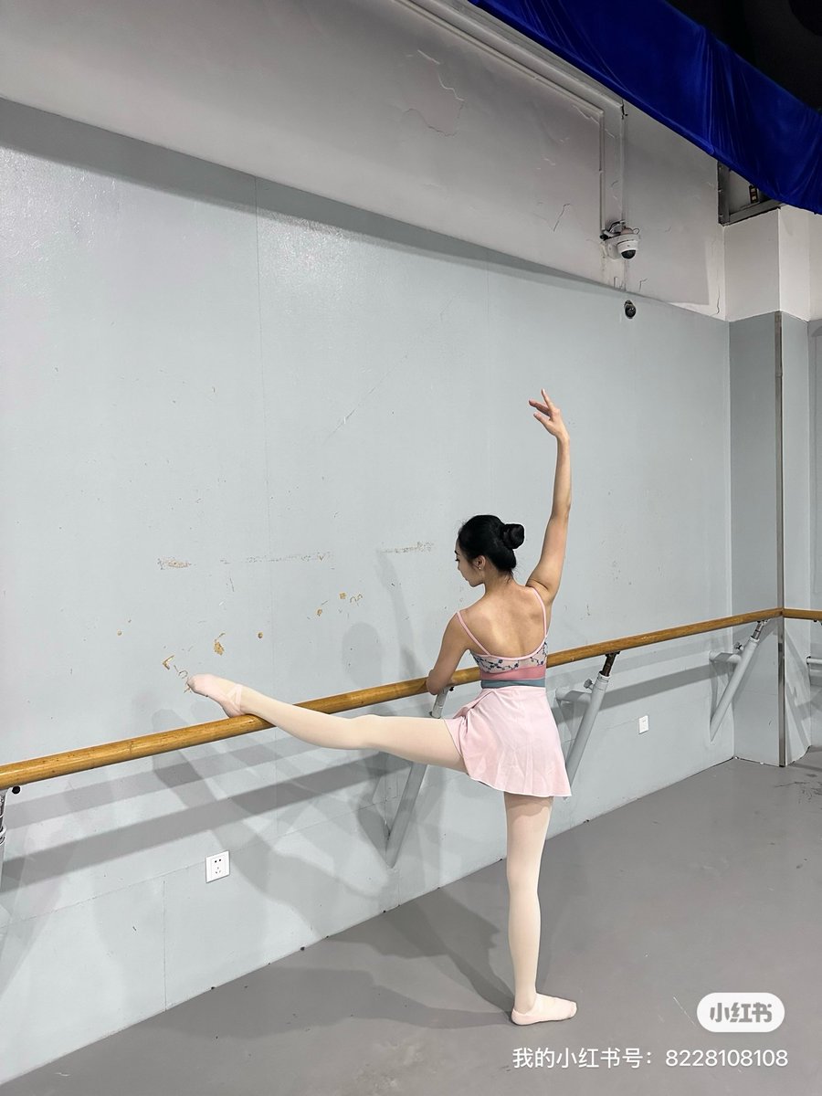 BalletShare's tweet photo. 整理了一下之前拍过的芭蕾小姐姐，发现西音芭蕾的小姐姐真的超多大美女，各个都是又瘦又高，腿又细又长又直，忍不住更新几张给大家看看 https://t.co/c9JaAUpFQX
