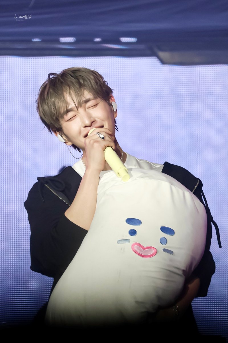 ___vliang's tweet image. 260131 [ONEW THE LIVE : PERCENT (%)] ENCORE 

Marshmallow 💖

#온유 #ONEW #オンユ #ONEW_THE_LIVE_PERCENT