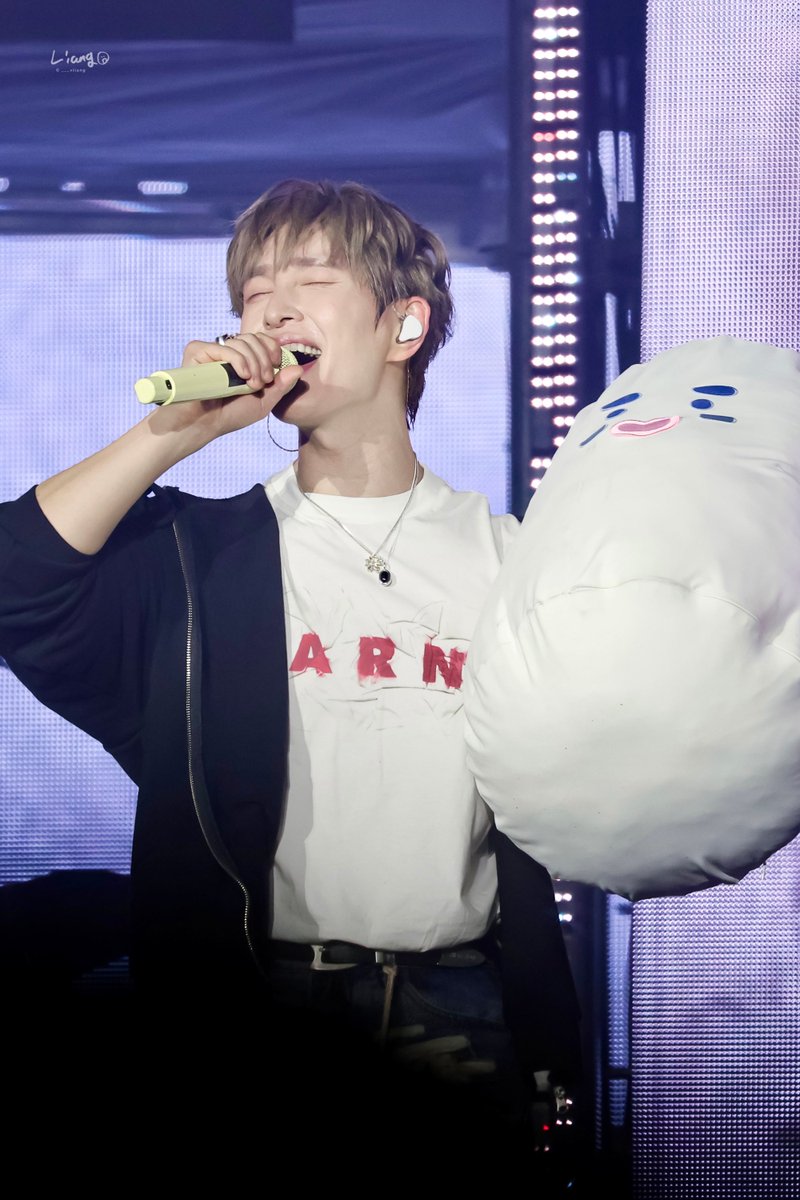 ___vliang's tweet image. 260131 [ONEW THE LIVE : PERCENT (%)] ENCORE 

Marshmallow 💖

#온유 #ONEW #オンユ #ONEW_THE_LIVE_PERCENT