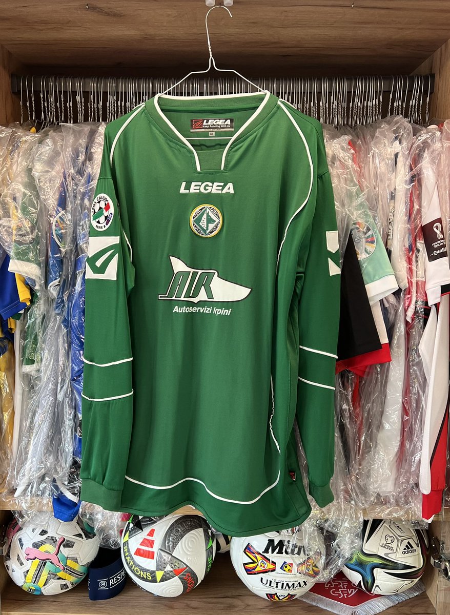 ildelima6's tweet photo. When you see a green 🟢 shirt in Italy, it can’t be any other than @usavellino1912_ 🇮🇹⚽️🙌🏻 Swapped with whom would be teammate, roommate and friend 8️⃣1️⃣ Giussepe Abruzzese 🇮🇹😘 #andorra #trieste #triestina #avellino #lupi #abru #serieb #andorrafootballmuseum #AFM #gameused https://t.co/qzpdSYsVzr